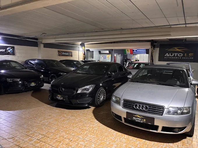 Voitures présentées dans le showroom Auto LS